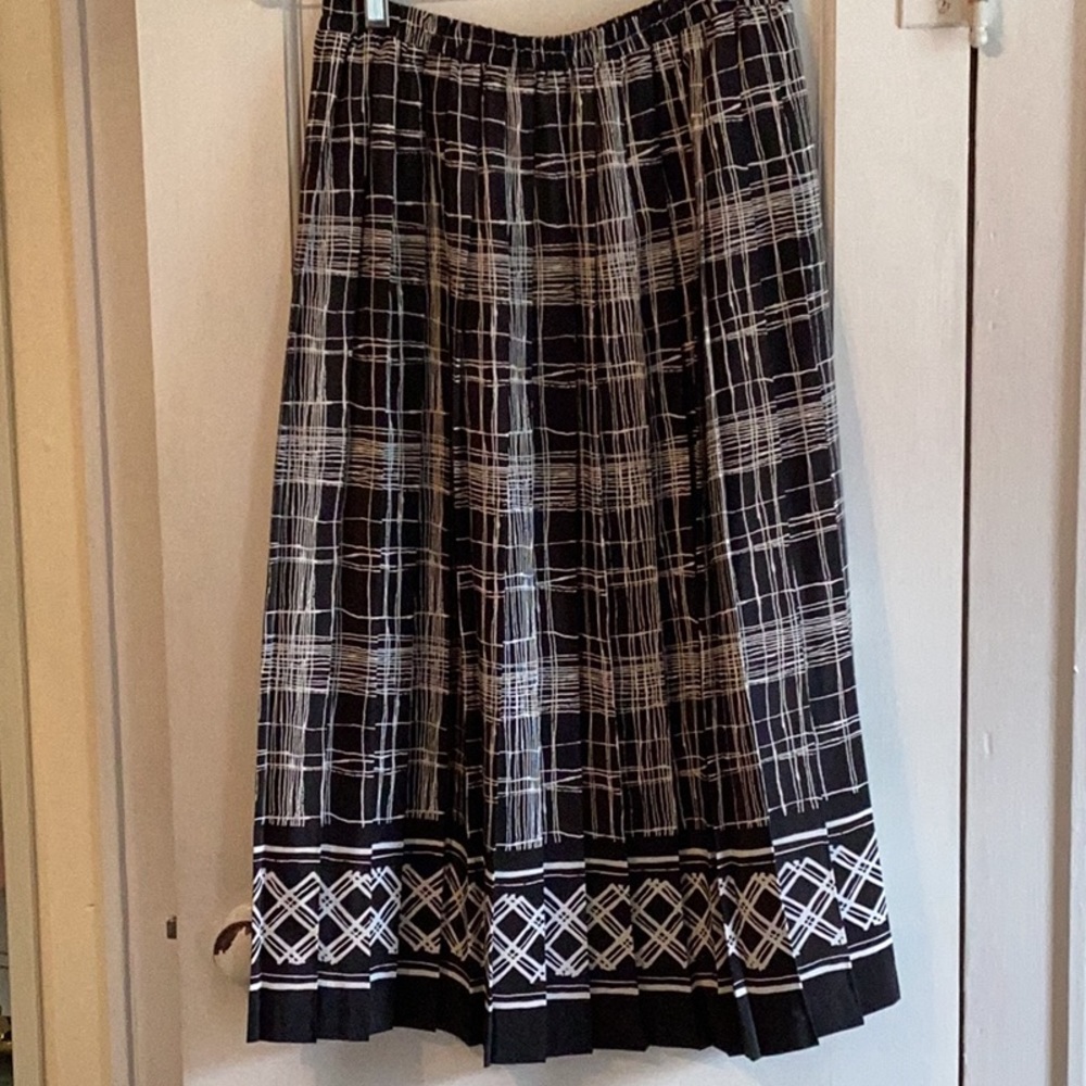 Leslie Fay Pleated Skirt